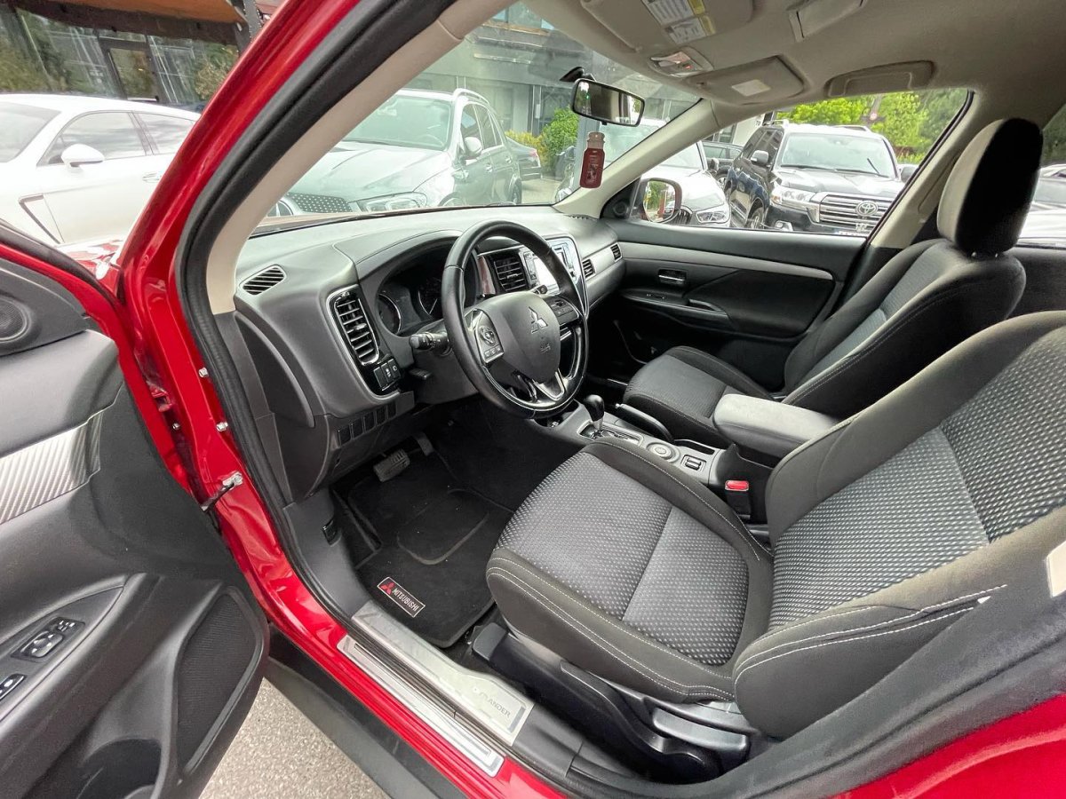 Mitsubishi Outlander 2016