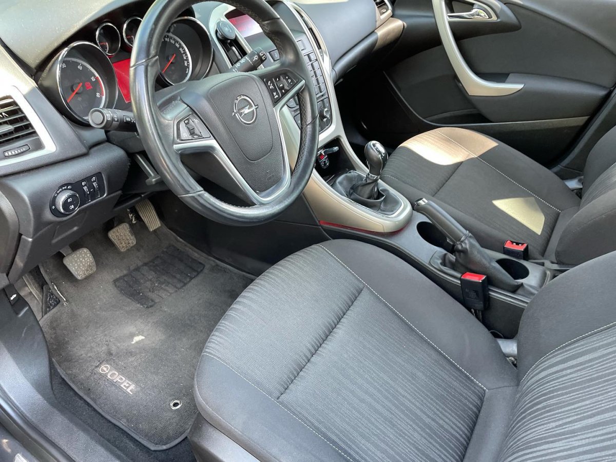 Opel Astra J 2010