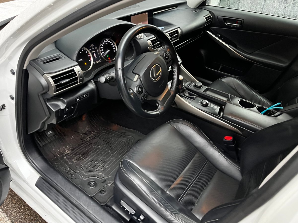Lexus IS 2013
